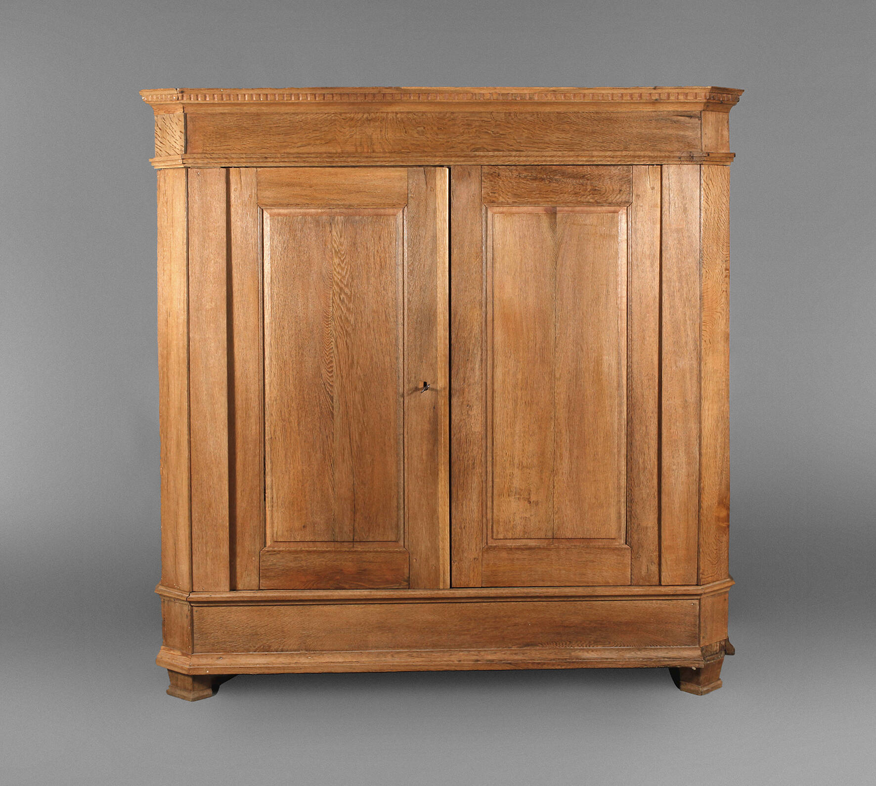 Hallenschrank Barock