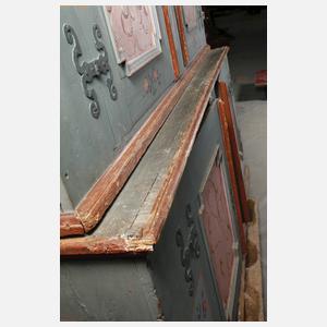 Übergroßer barocker Bauernschrank