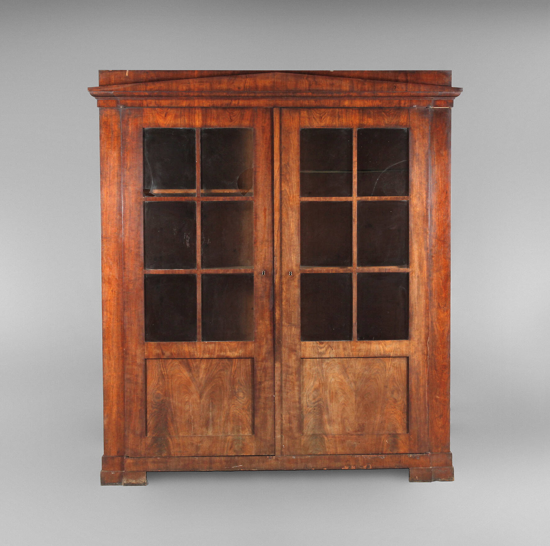 Übergroßer Bücherschrank