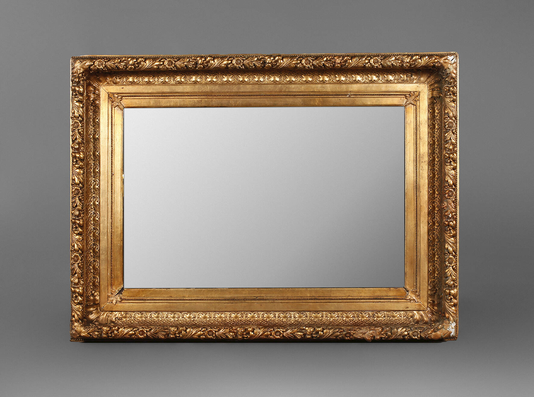 Großer Prunkrahmen mit Spiegel