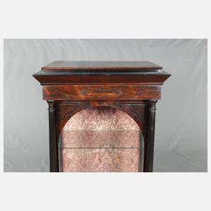 Kleine Säulenvitrine