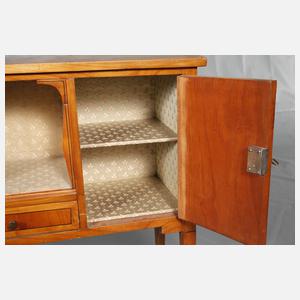 Kleines Zierschränkchen