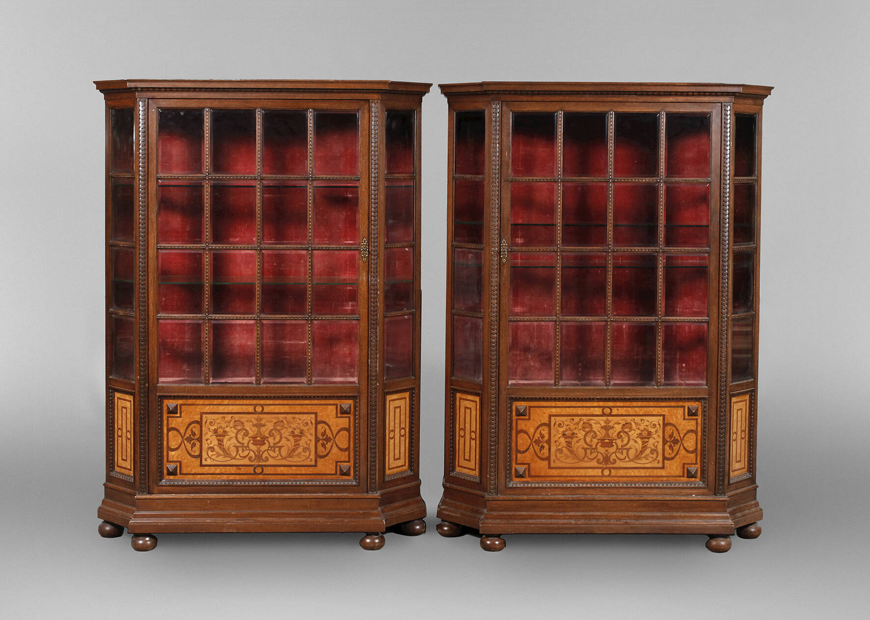 Paar Vitrinenschränke Historismus