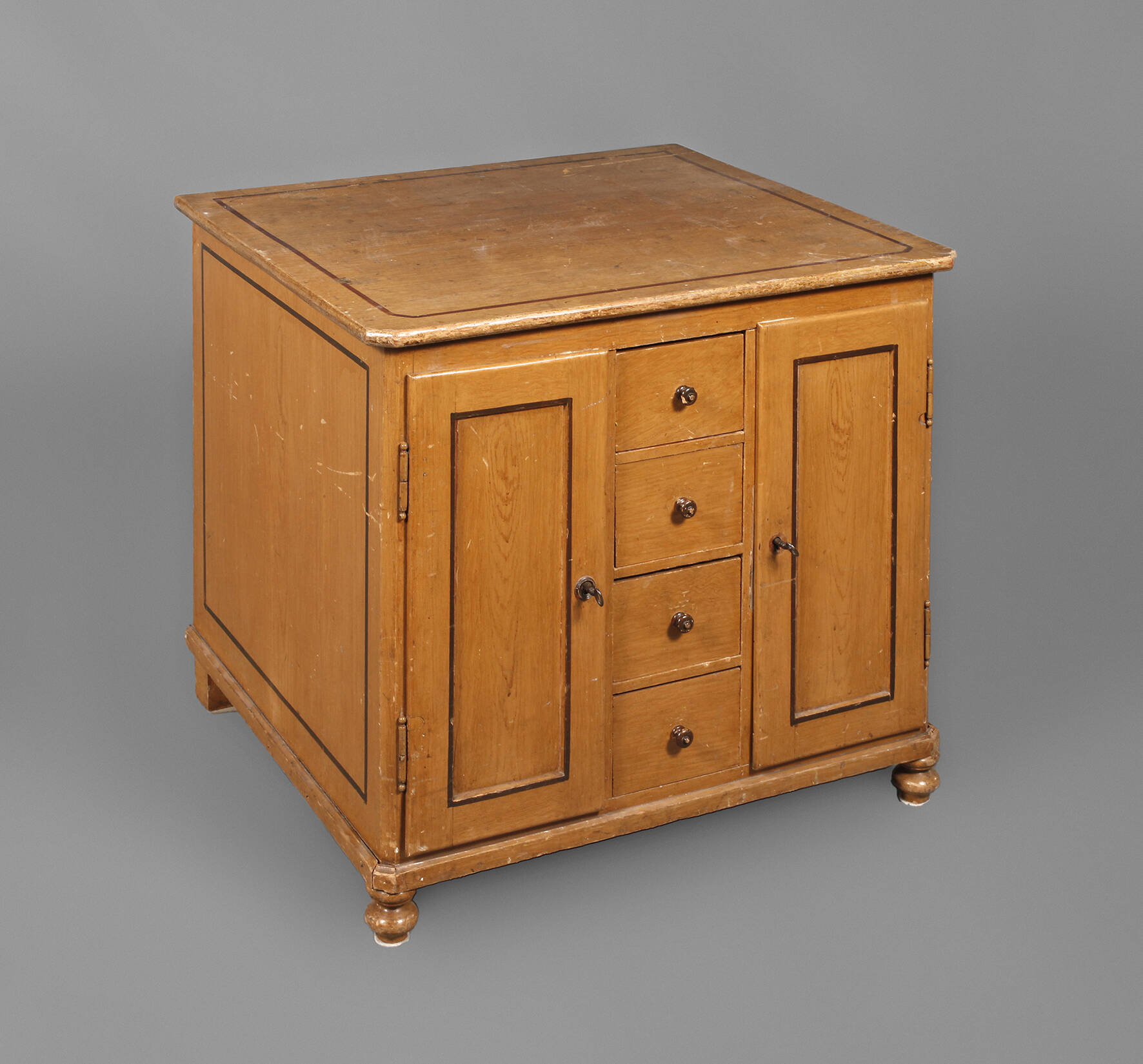 Kleiner Unterschrank