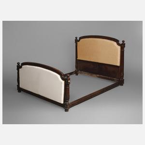 Klassizistisches Bett