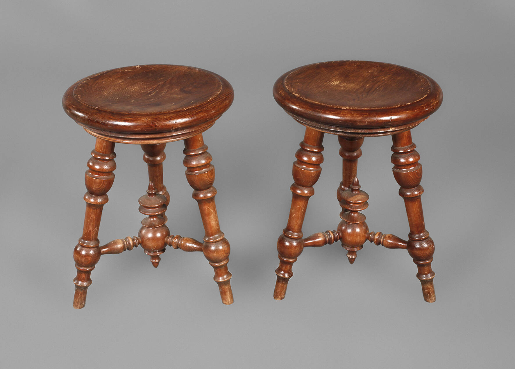 Zwei Hocker Gründerzeit