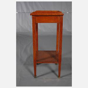 Kleines Nähtischchen