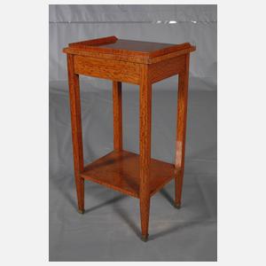 Kleines Nähtischchen