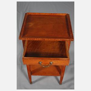 Kleines Nähtischchen