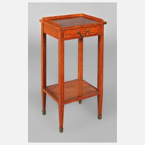 Kleines Nähtischchen