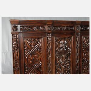 Neogotische Truhenbank