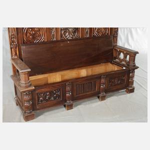 Neogotische Truhenbank