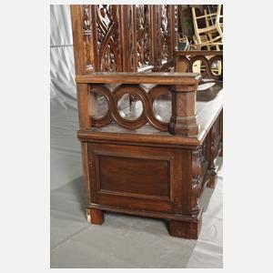 Neogotische Truhenbank