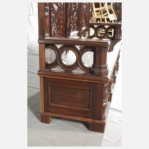 Neogotische Truhenbank