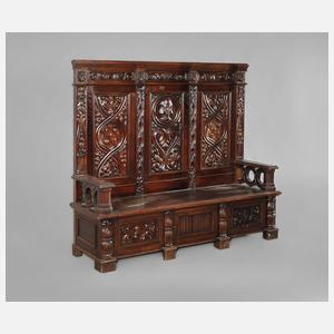 Neogotische Truhenbank