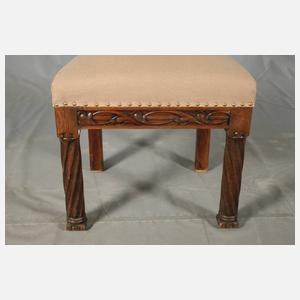 Großer Sitzungstisch mit Bestuhlung