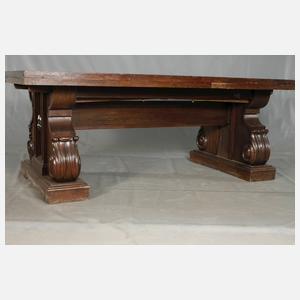 Großer Sitzungstisch mit Bestuhlung