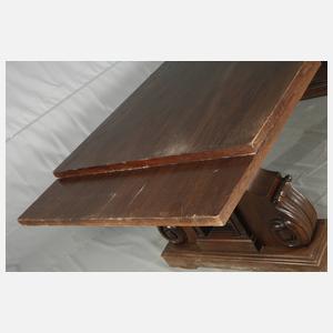 Großer Sitzungstisch mit Bestuhlung