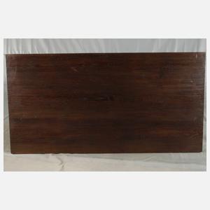 Großer Sitzungstisch mit Bestuhlung