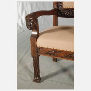 Großer Sitzungstisch mit Bestuhlung