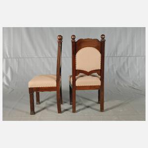 Großer Sitzungstisch mit Bestuhlung