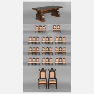 Großer Sitzungstisch mit Bestuhlung