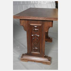 Zwei Tische neogotisch