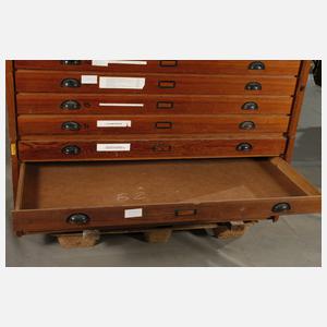 Kleiner Grafikschrank