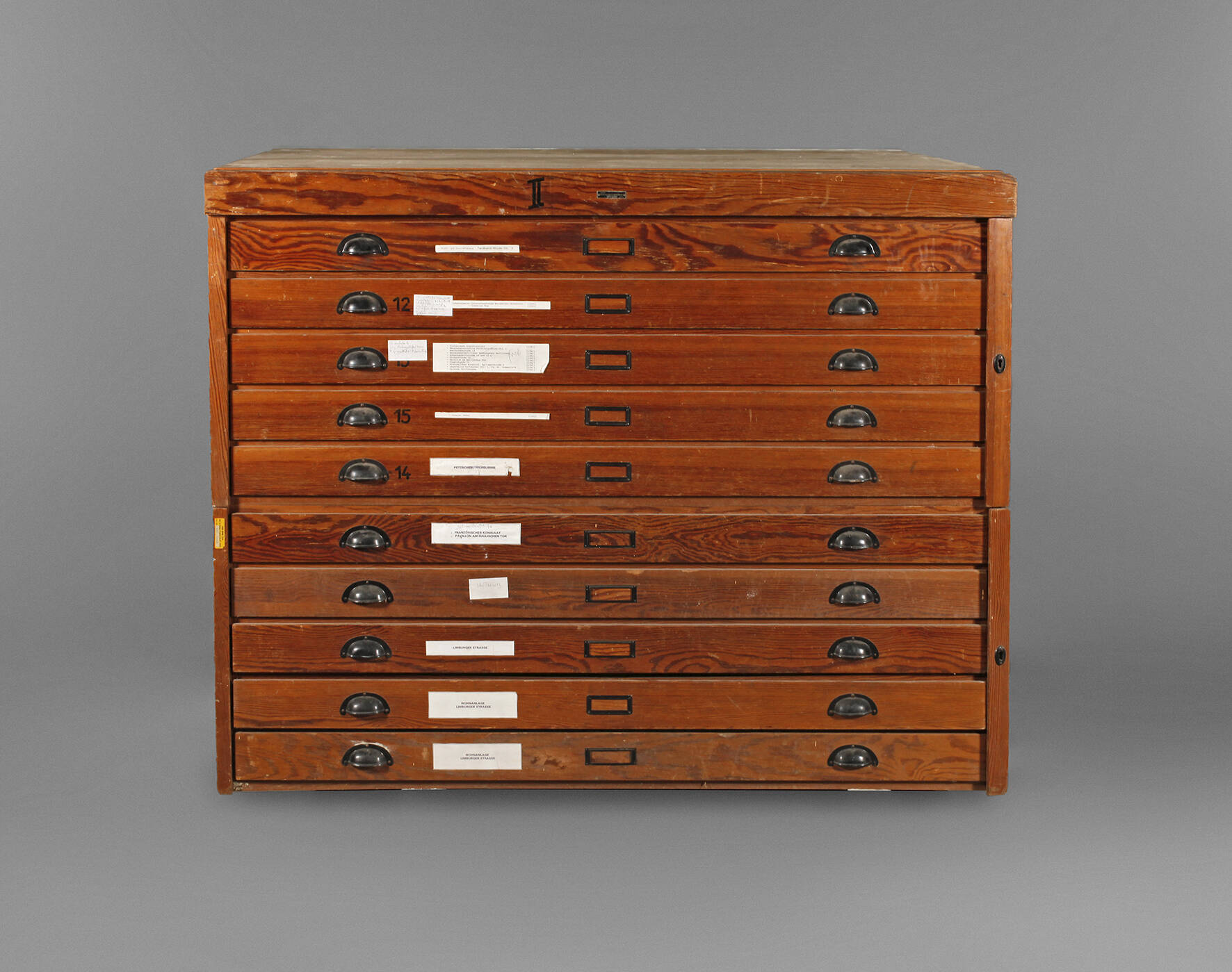 Kleiner Grafikschrank