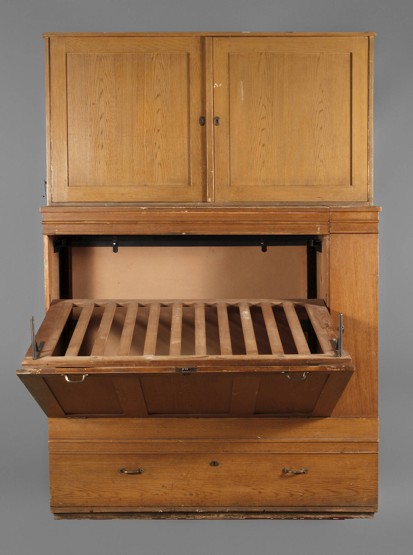 Großer Grafikschrank