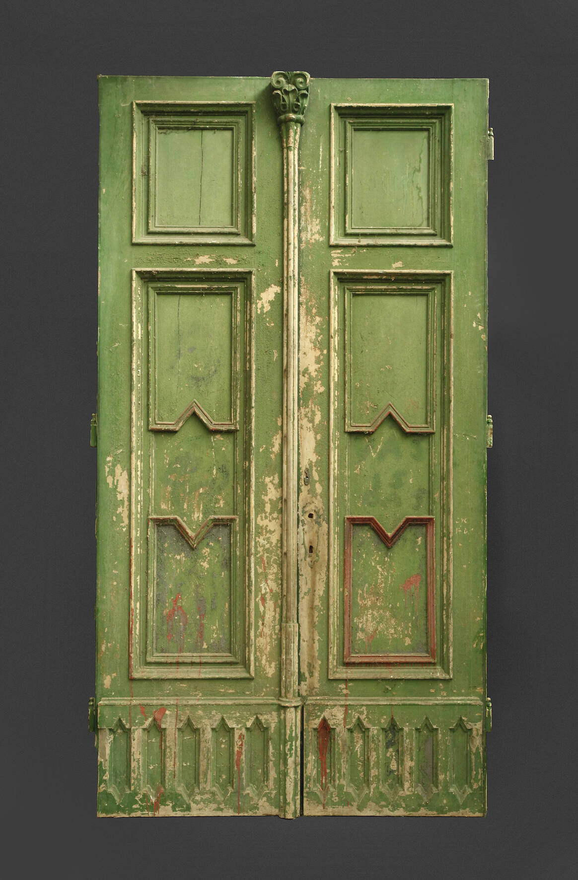 Monumentale Eingangstür