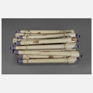 Zwölf Geländersäulen