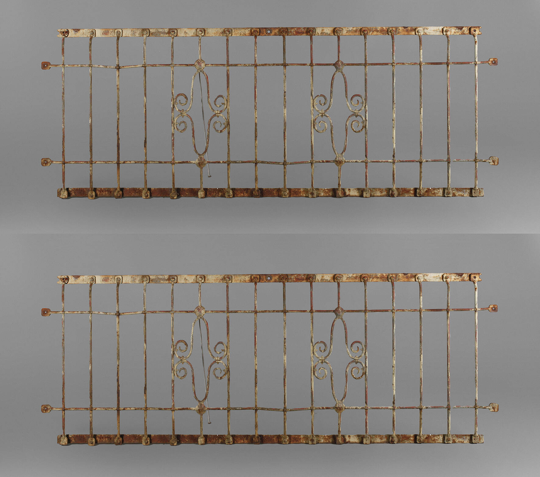 Paar große Brüstungsgitter Jugendstil