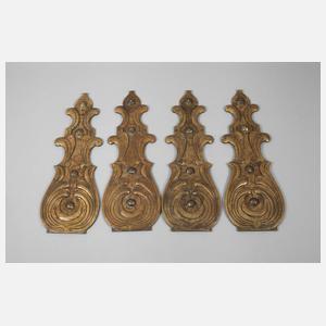 Vier große Zierbeschläge im Barockstil