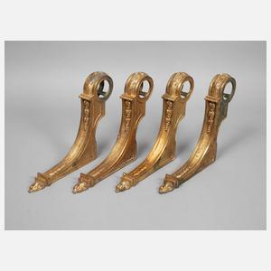 Vier klassizistische Gardinenstangenhalter