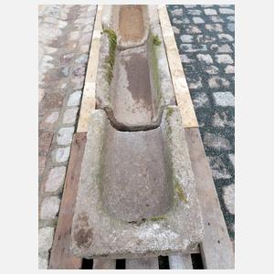 Rinnentrog-Anlage mit Wasserpumpe