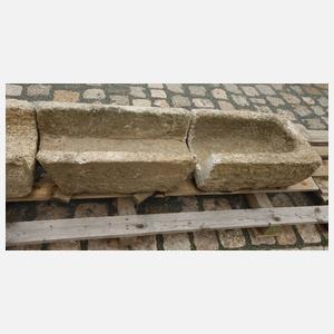 Rinnentrog-Anlage mit Wasserpumpe