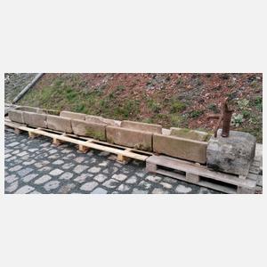 Rinnentrog-Anlage mit Wasserpumpe