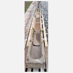 Rinnentrog-Anlage mit Wasserpumpe