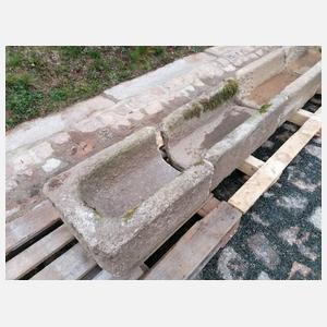 Rinnentrog-Anlage mit Wasserpumpe