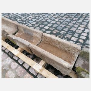 Rinnentrog-Anlage mit Wasserpumpe