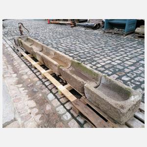 Rinnentrog-Anlage mit Wasserpumpe