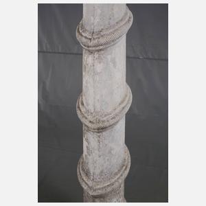 Klassizistische Säule