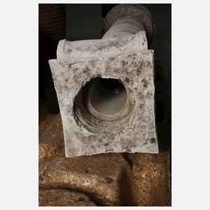 Klassizistische Säule