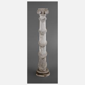 Klassizistische Säule