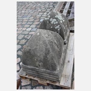 Paar Säulenabschlüsse