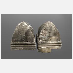 Paar Säulenabschlüsse