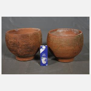 Zwei Pflanztöpfe Terrakotta