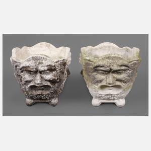 Paar Gartenpflanztöpfe