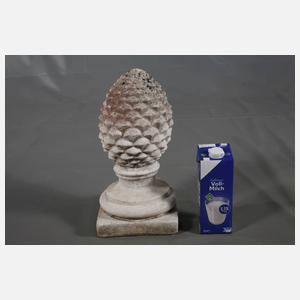 Gartenplastik Pinienzapfen